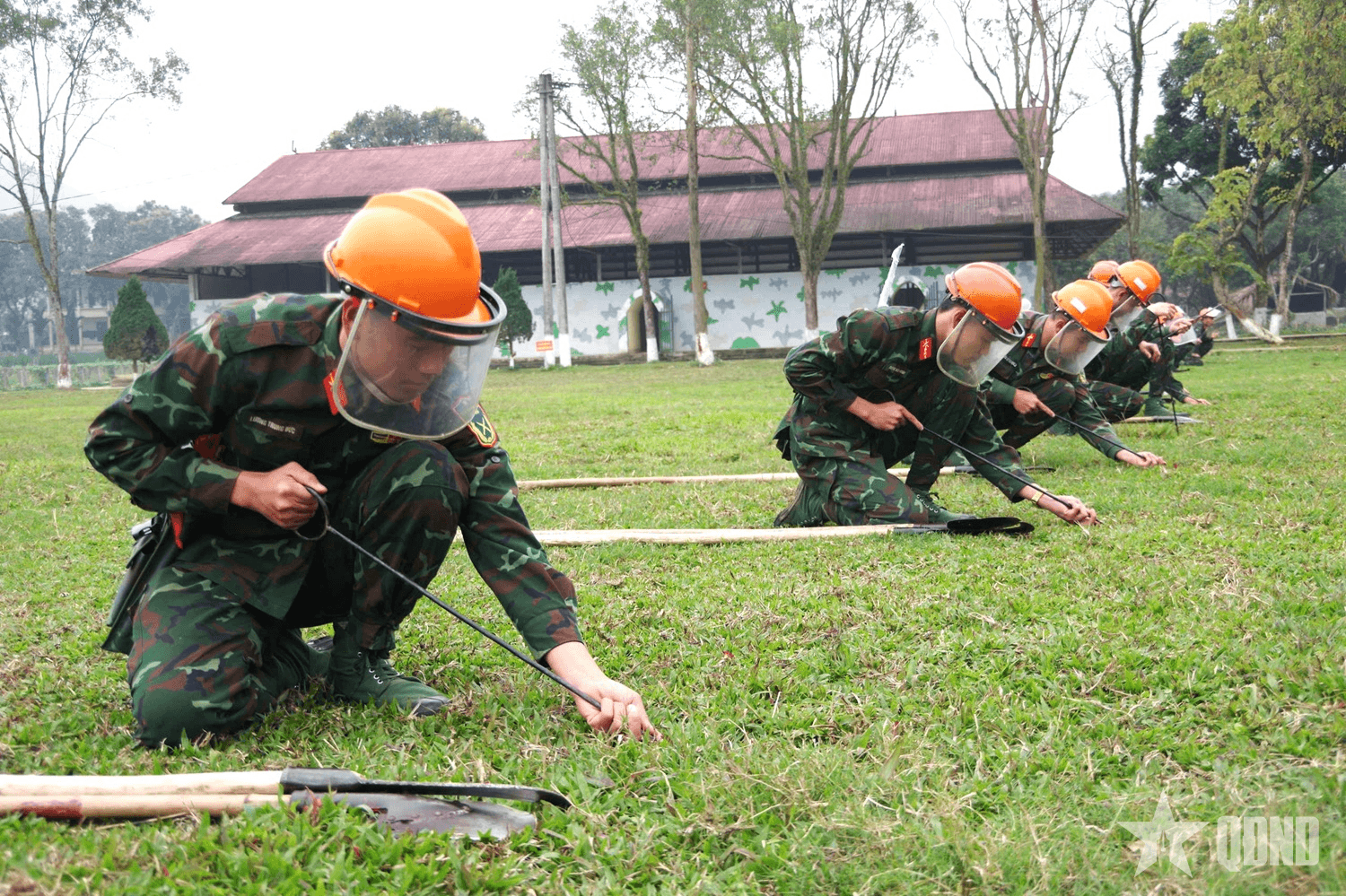 Quân khu 2 huấn luyện nhân viên rà phá bom mìn, vật nổ tại Tuyên Quang