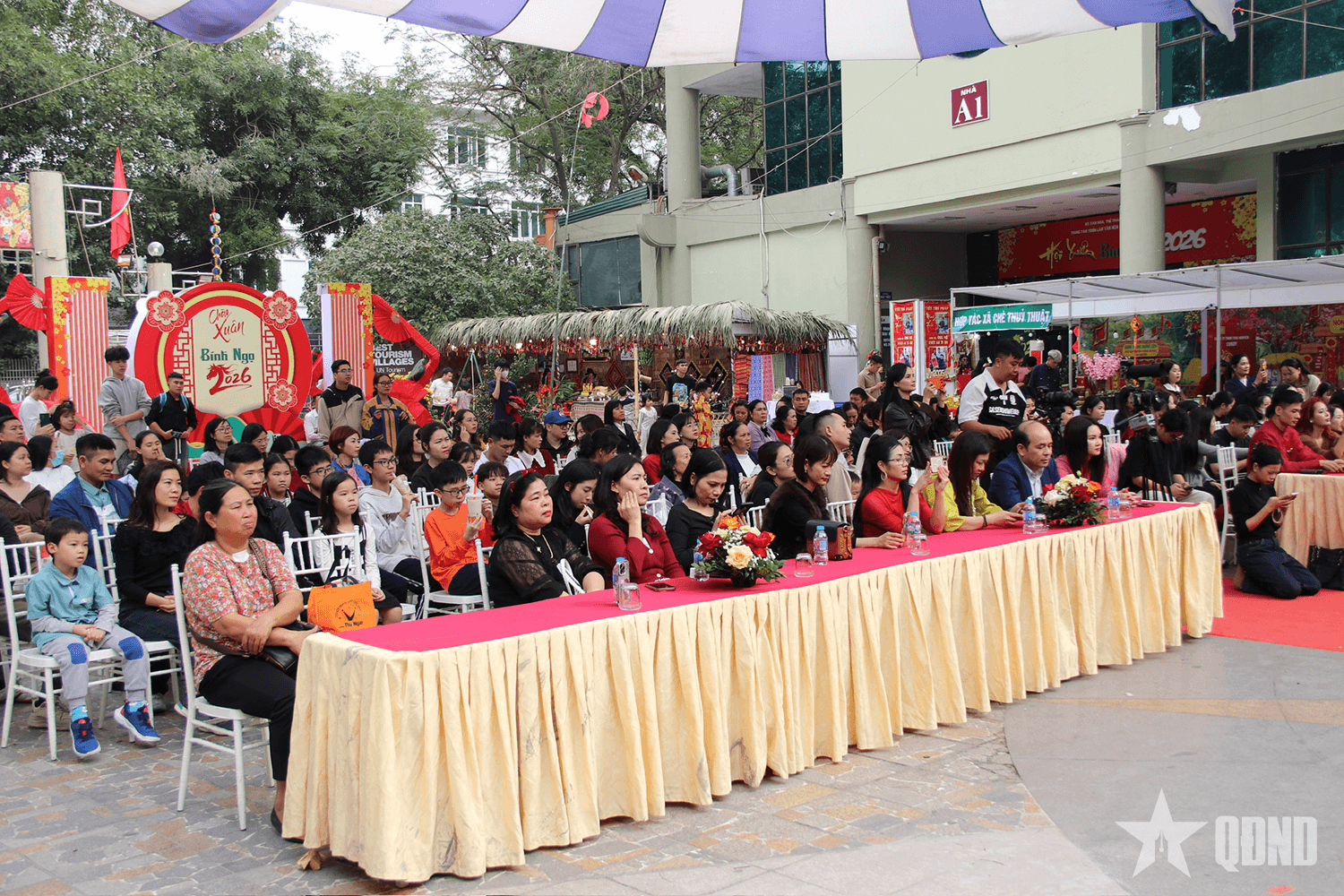 “Mã đáo xuân”: Sắc xuân trong thế giới trẻ thơ