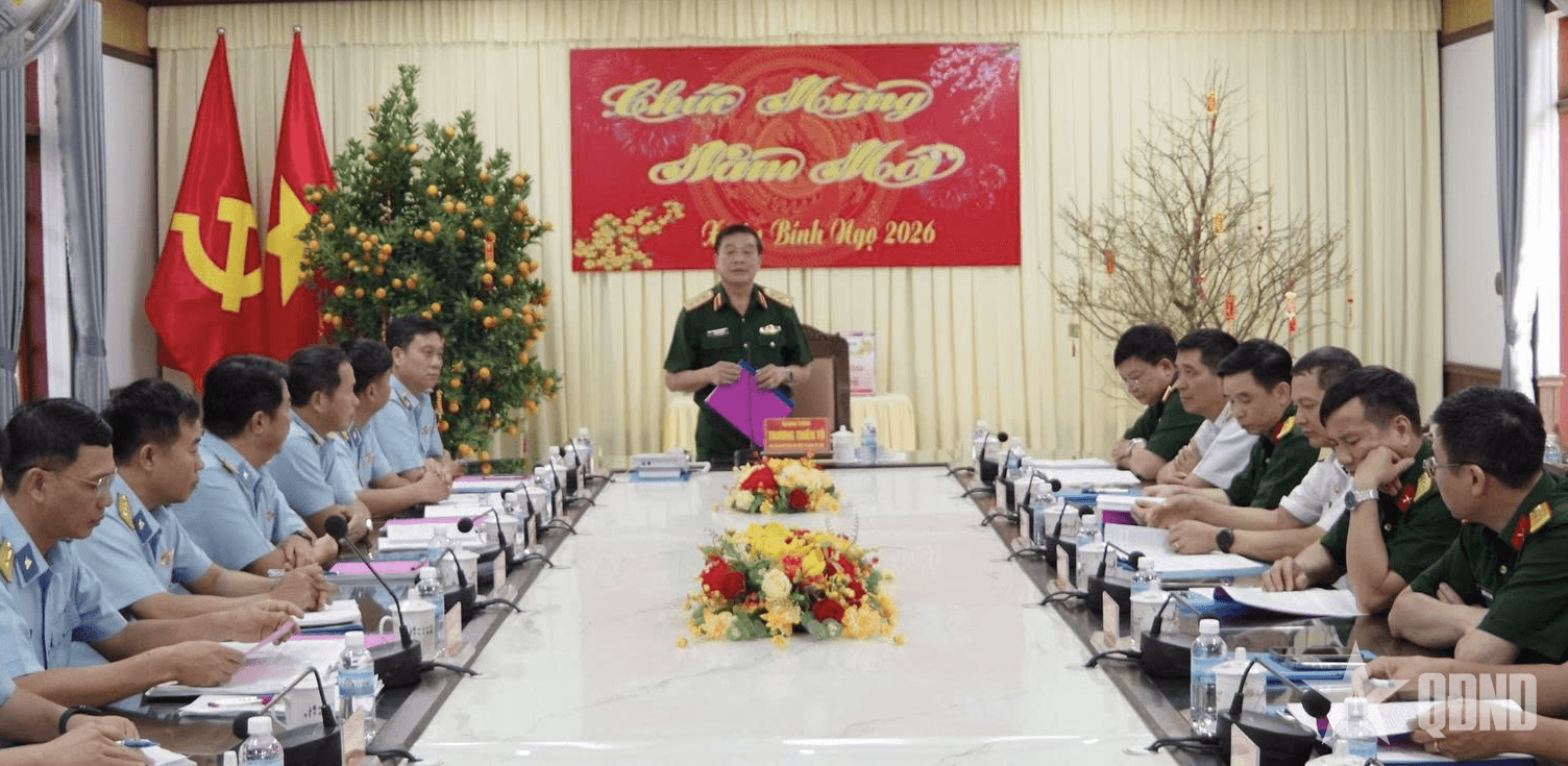 Thượng tướng Trương Thiên Tô kiểm tra sẵn sàng chiến đấu, chúc Tết Sư đoàn 377