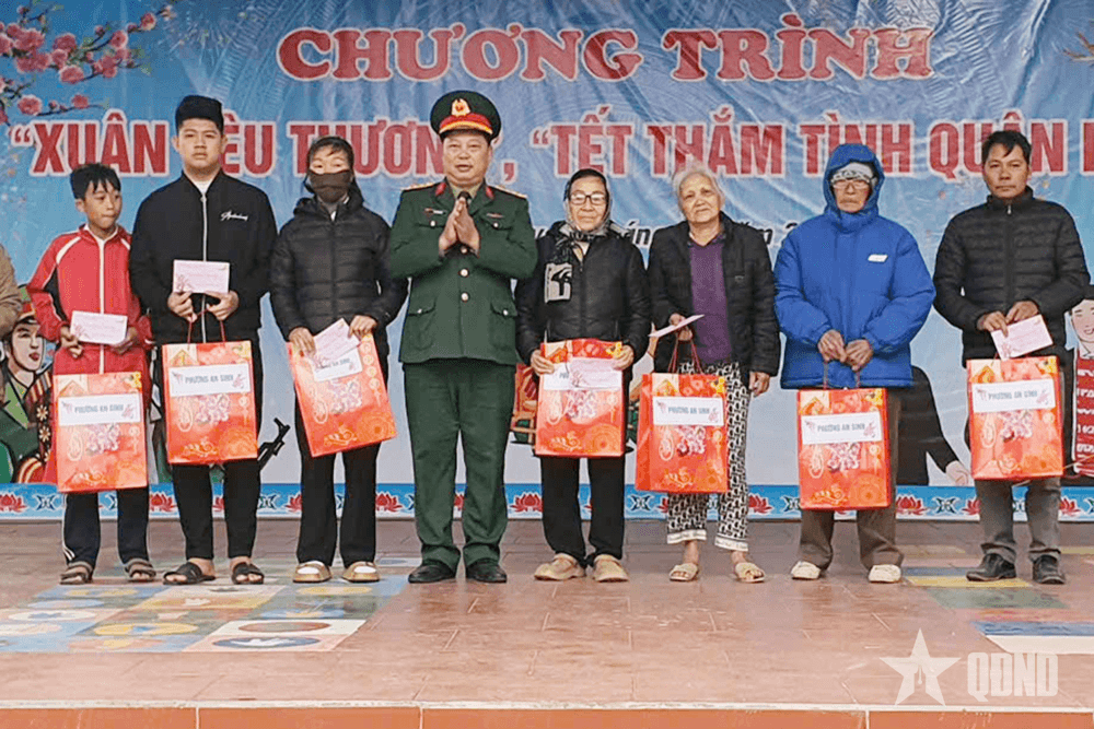 Quảng Ninh: Phường An Sinh sôi nổi chương trình “Xuân yêu thương - Tết thắm tình quân dân”