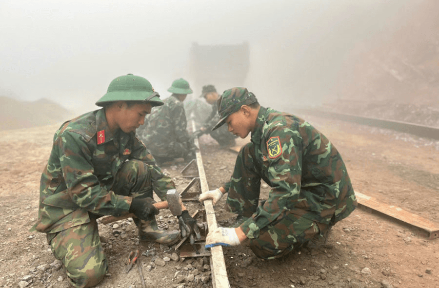 Chăm lo, bảo đảm Tết cho bộ đội nơi gian khó