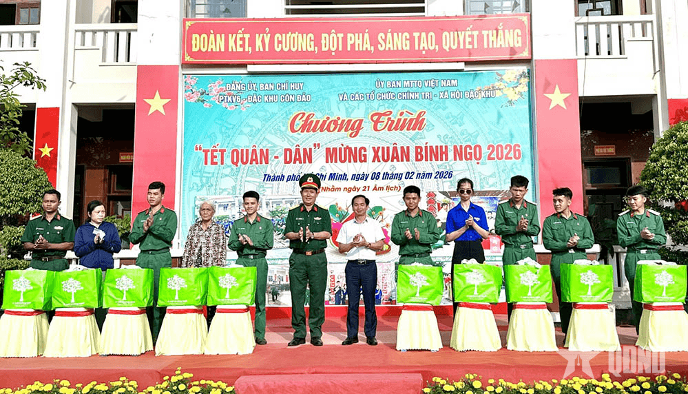 Rộn ràng Tết quân - dân trên đảo tiền tiêu