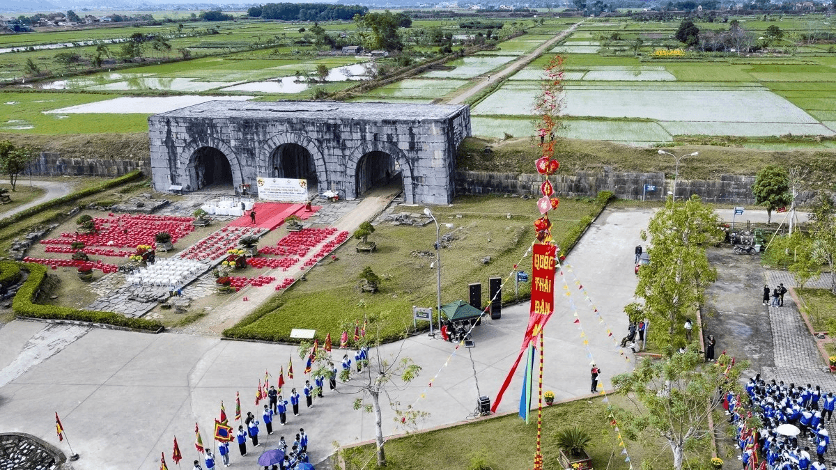 Tái hiện lễ thượng nêu tại Thành nhà Hồ