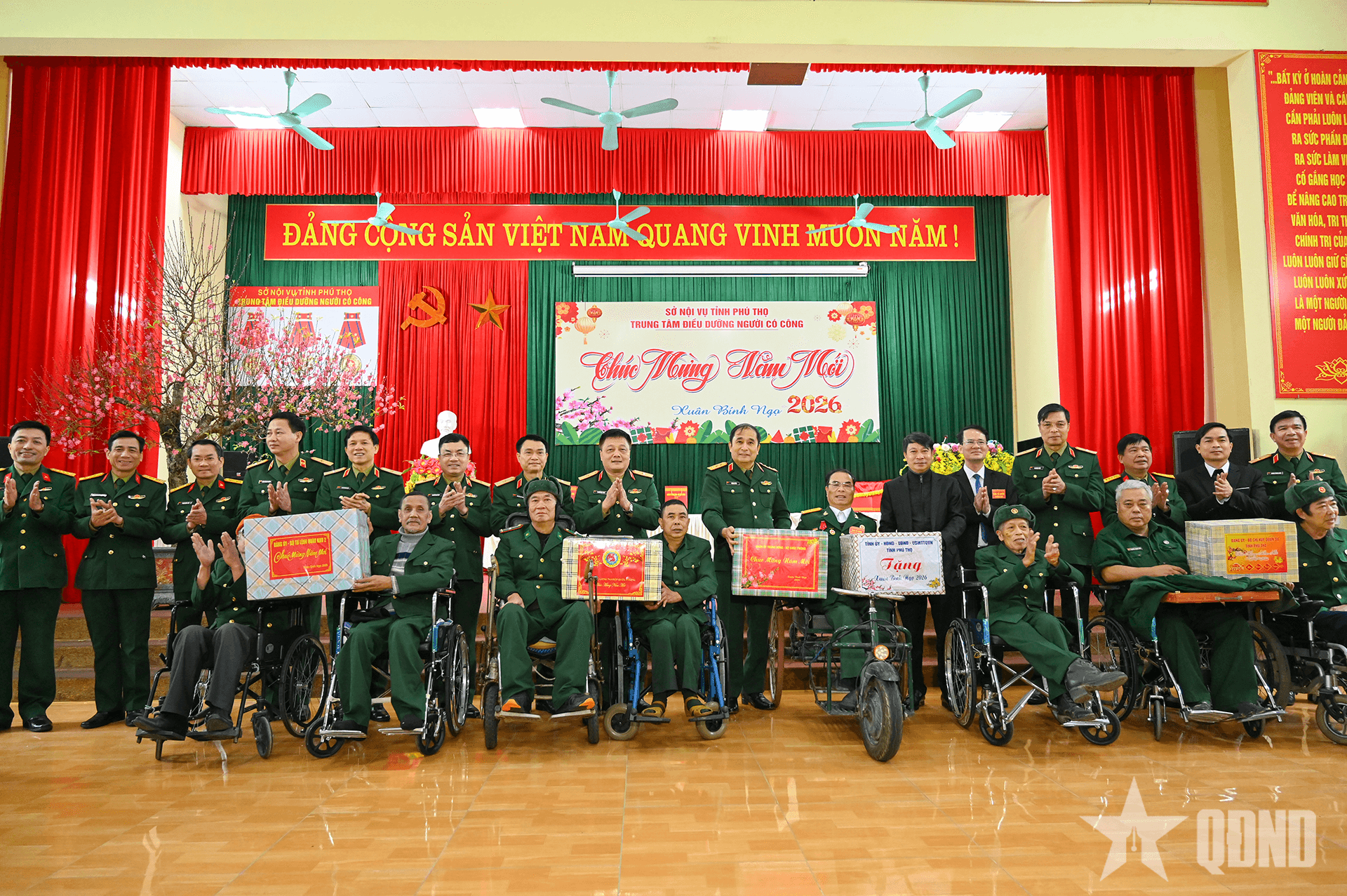 Thượng tướng Phùng Sĩ Tấn thăm, chúc Tết tại Quân khu 2