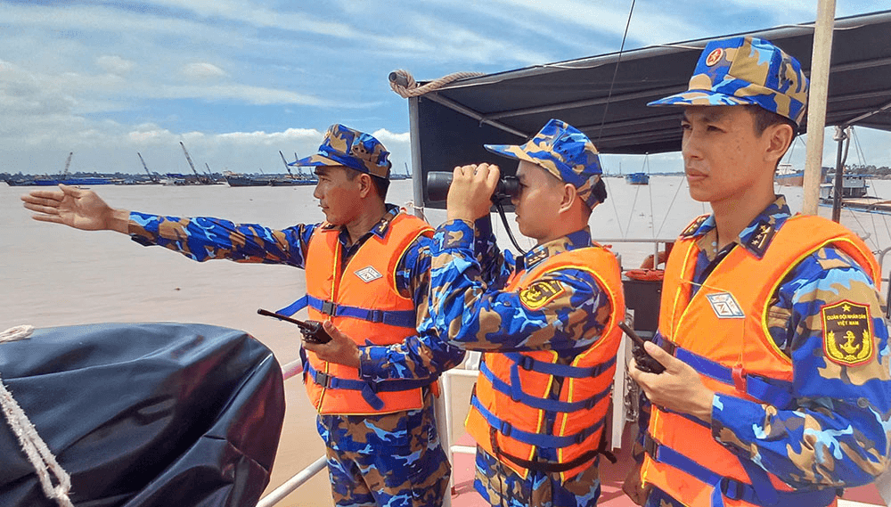 Trên tàu có đủ hương vị ngày Tết