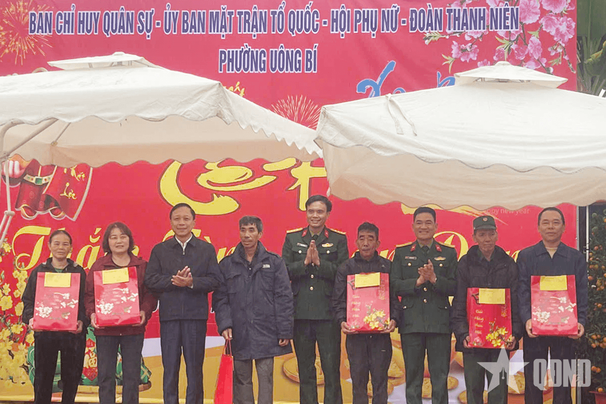 Quảng Ninh: Phường Uông Bí sôi nổi chương trình “Xuân đoàn kết - Tết thắm tình quân dân”