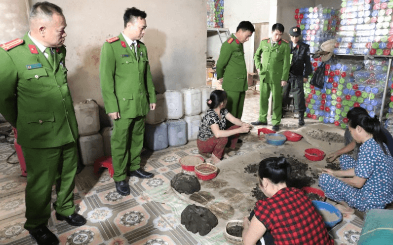 Hà Tĩnh: Triệt phá đường dây sản xuất thuốc đông y tăng cân giả