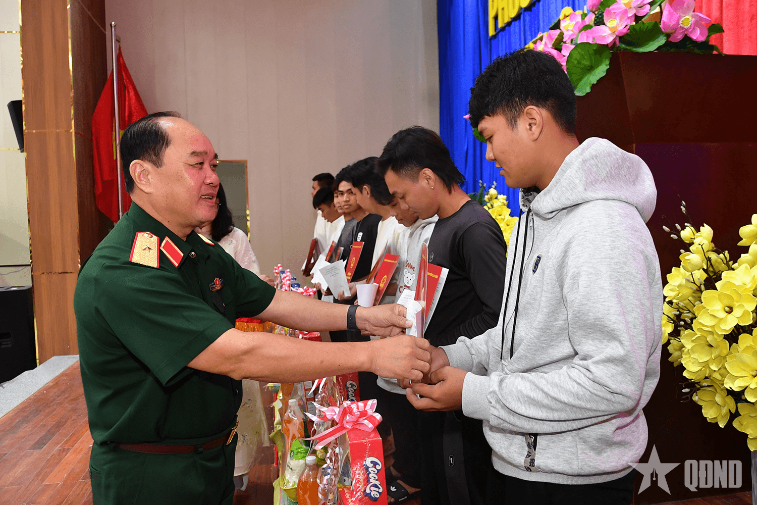 An Giang: Đồng loạt trao Quyết định gọi thanh niên nhập ngũ năm 2026