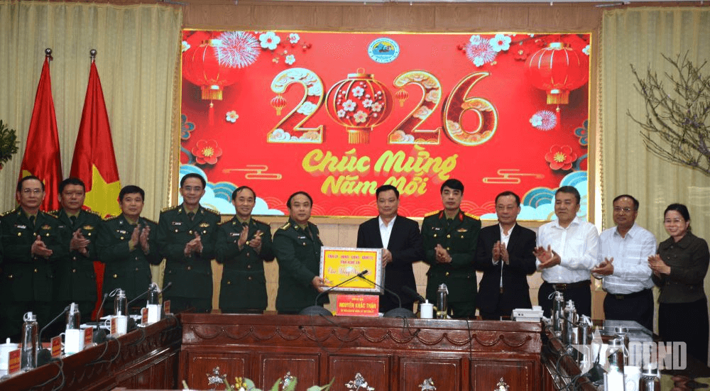 Bí thư Tỉnh ủy Nghệ An chúc Tết, giao lưu với cán bộ, chiến sĩ Bộ đội Biên phòng tỉnh
