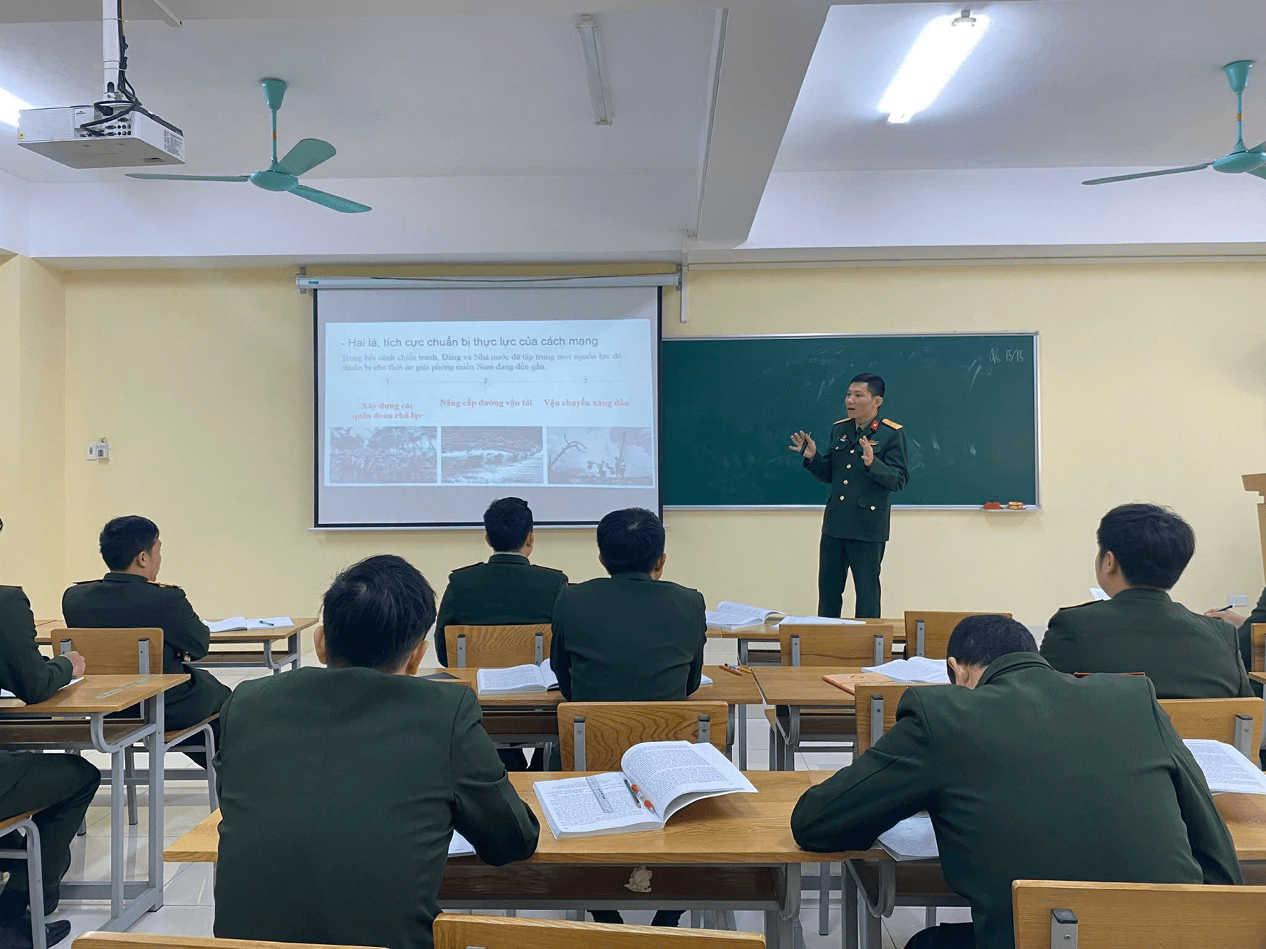 Xây dựng đội ngũ giảng viên các nhà trường Quân đội theo tinh thần Đại hội Đảng bộ Quân đội lần thứ XII