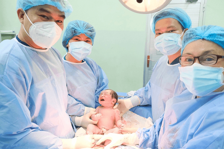 Cán bộ, đảng viên được khuyến khích gương mẫu sinh con