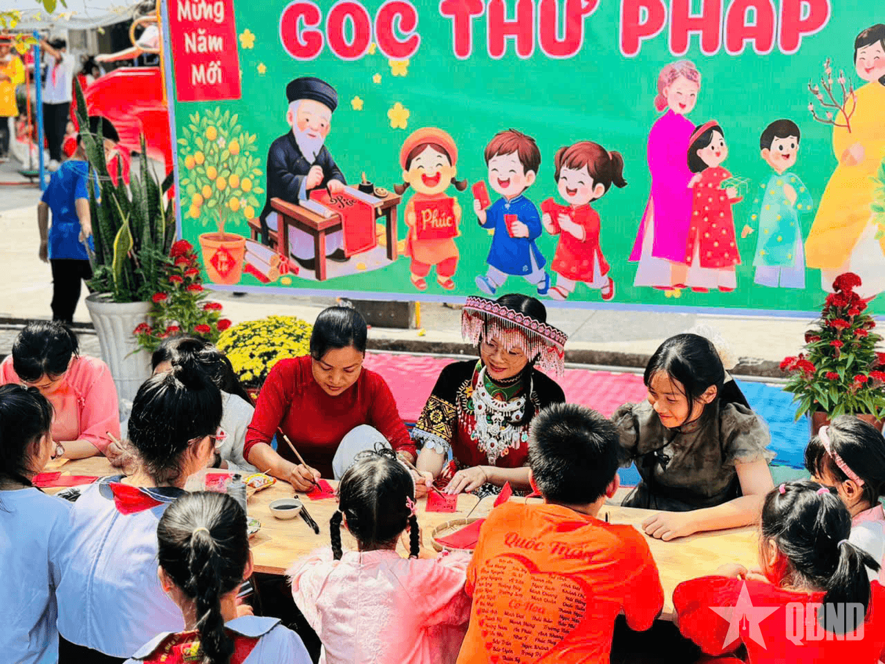 Để Tết cổ truyền không “nhạt” trong mắt trẻ