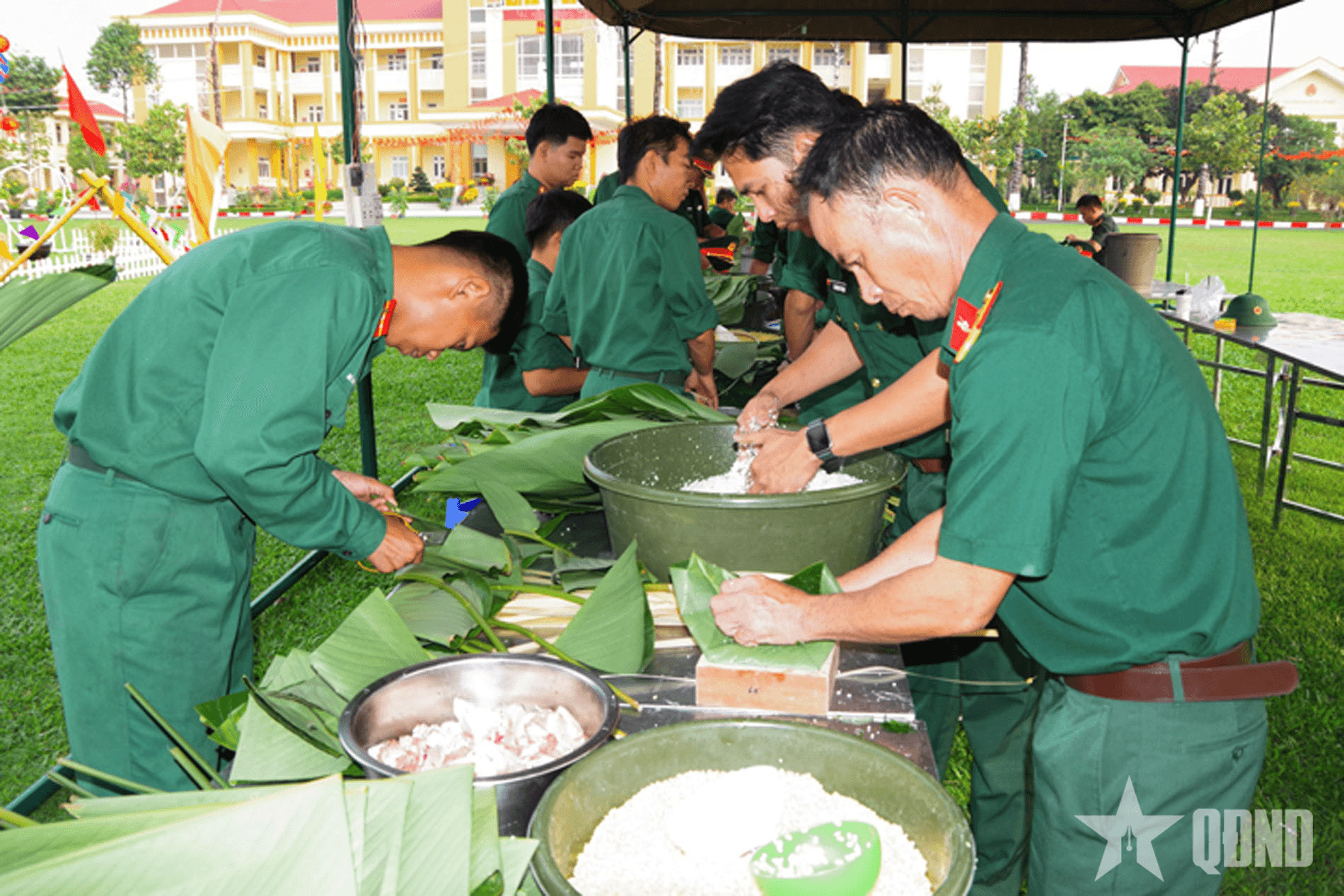Lữ đoàn Tăng thiết giáp 26 (Quân khu 7) rộn ràng “Gói bánh chưng xanh”
