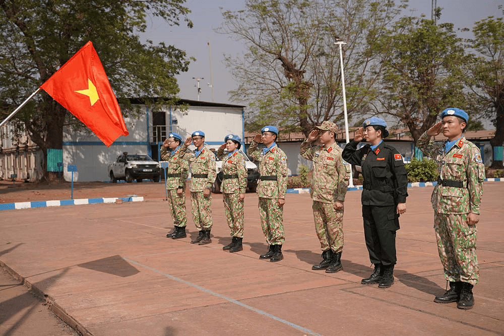 Chiến sĩ mũ nồi xanh ở Trung Phi sum vầy đón Tết