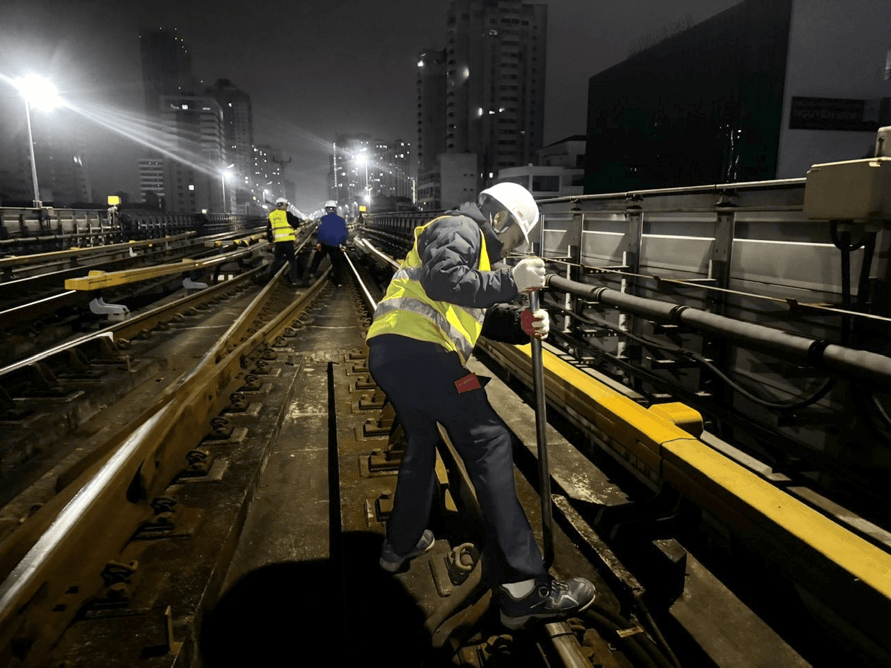 Tết trên đường ray metro Hà Nội