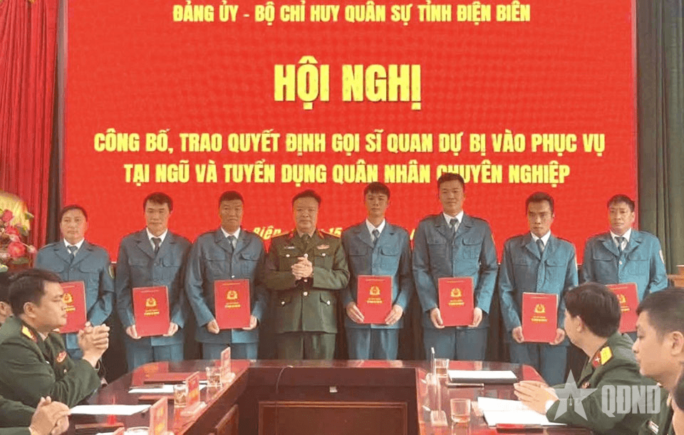 Điện Biên: Công bố, trao quyết định về tuyển dụng sĩ quan và quân nhân chuyên nghiệp