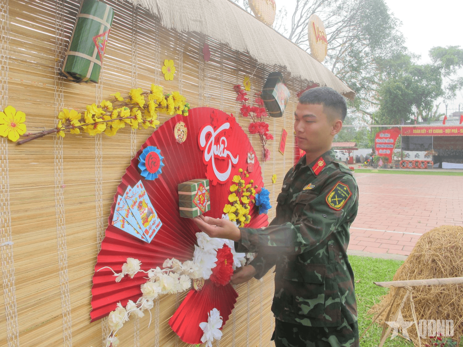 Chiến sĩ trẻ lần đầu đón Tết xa nhà