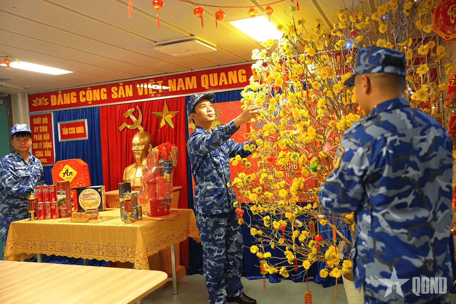 Sắc xuân trong nghĩa tình đồng đội, thắm tình quân dân trên vùng biển Tây Nam của Tổ quốc