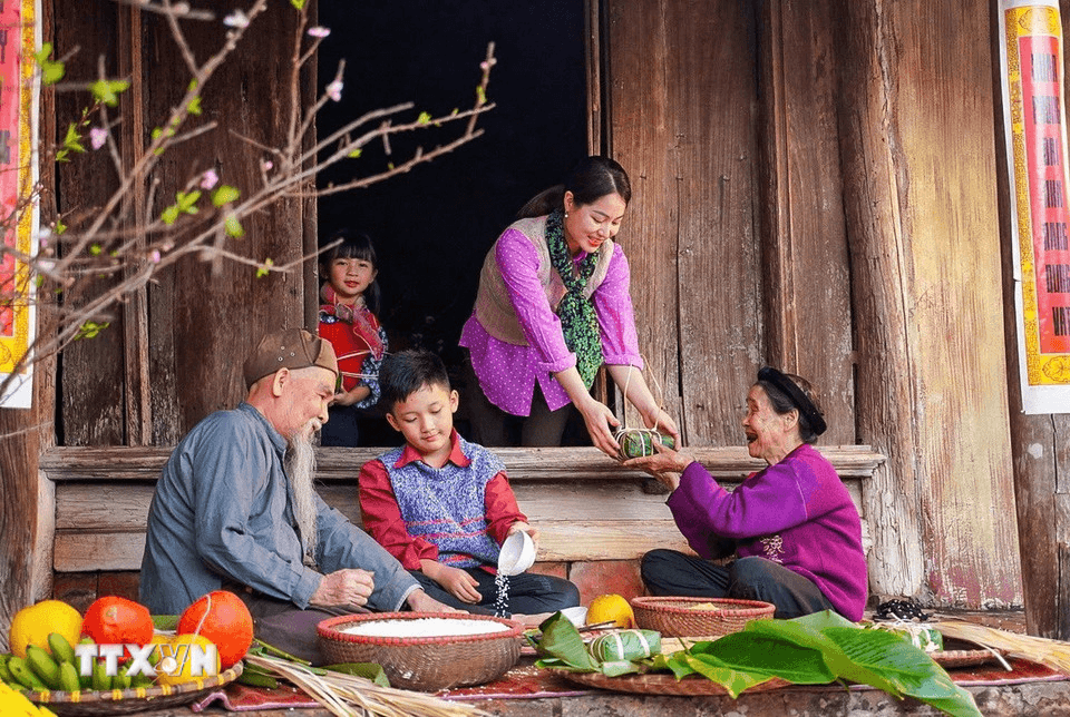 Giữ “hồn Tết” giữa nhịp sống hiện đại