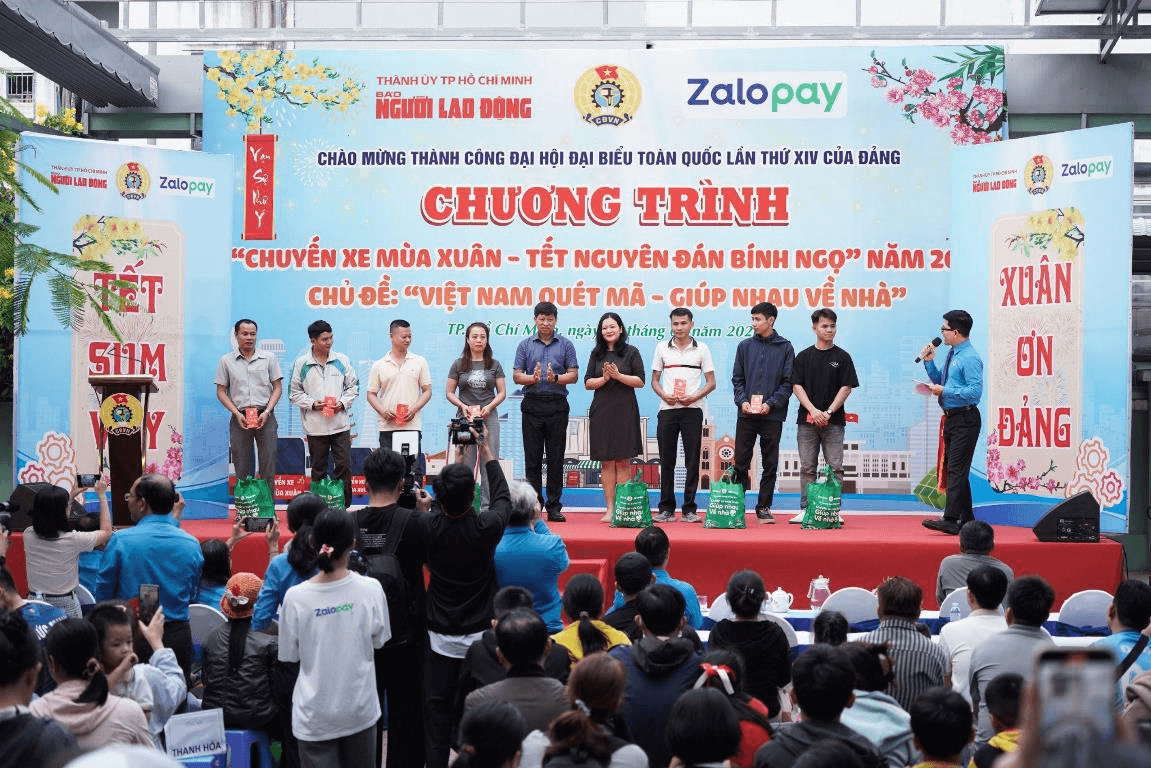 Chuyến xe “Giúp nhau về nhà” mùa 2 mở rộng quy mô, tặng gần 500 vé xe cho người lao động về quê đón Tết