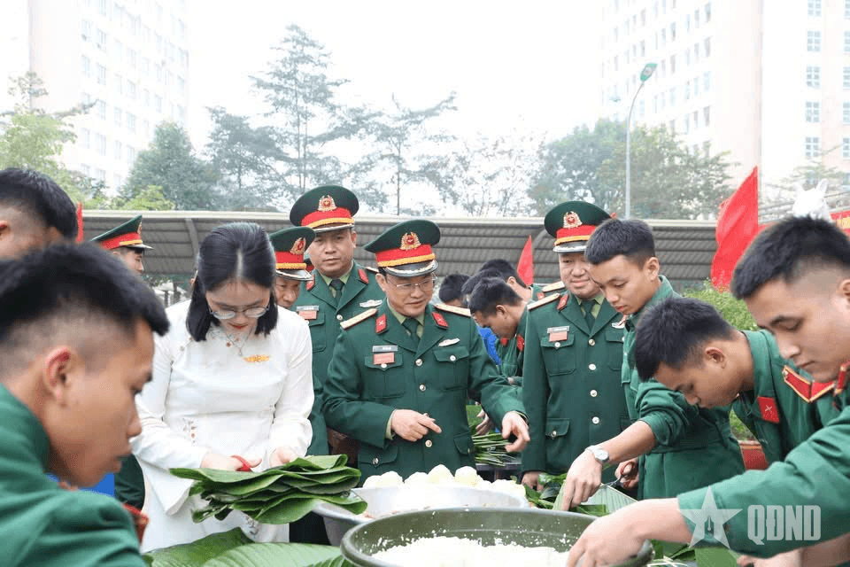 Vui đón xuân mới ở Trường Sĩ quan Chính trị