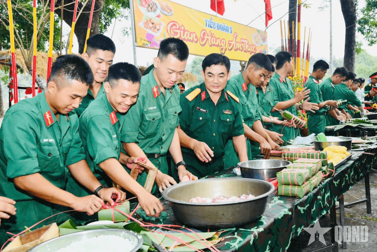 Không khí tươi vui, đầm ấm ngày 29 Tết ở Sư đoàn 9