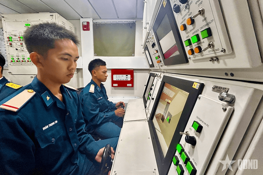 Cán bộ, chiến sĩ Trung đoàn Tên lửa 274 vui xuân không quên nhiệm vụ