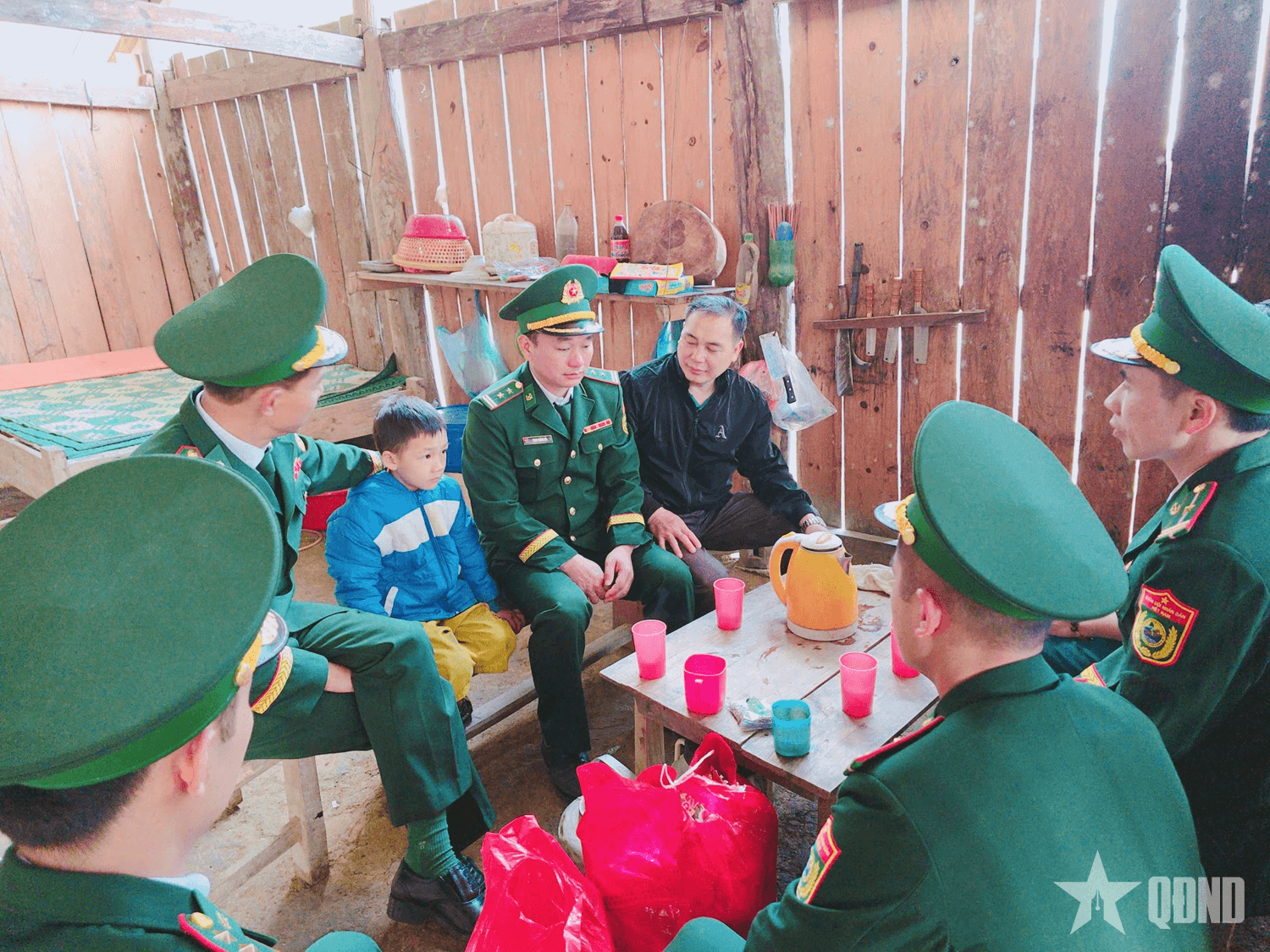 Nghĩa tình quân dân nơi biên giới Bản Máy những ngày đầu xuân