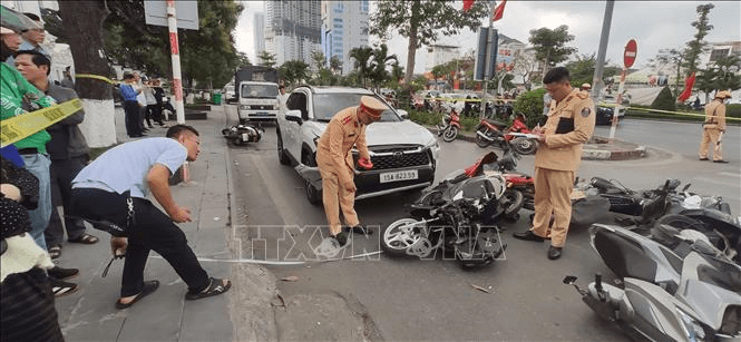 "Xe điên" húc văng 15 xe máy tại Hải Phòng: Hàng chục người bị thương