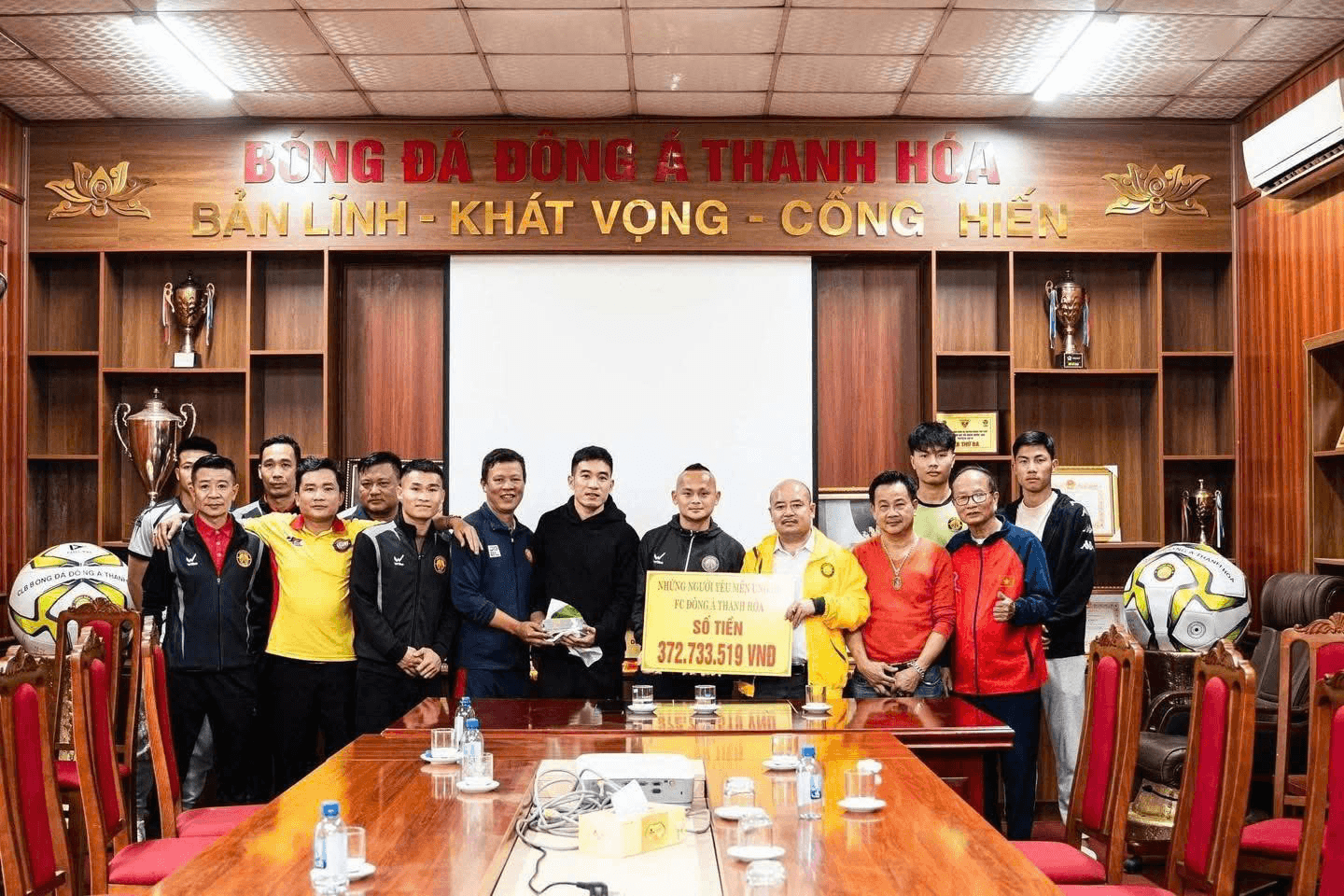 Đông Á Thanh Hóa: Nhiễu điều phủ lấy giá gương