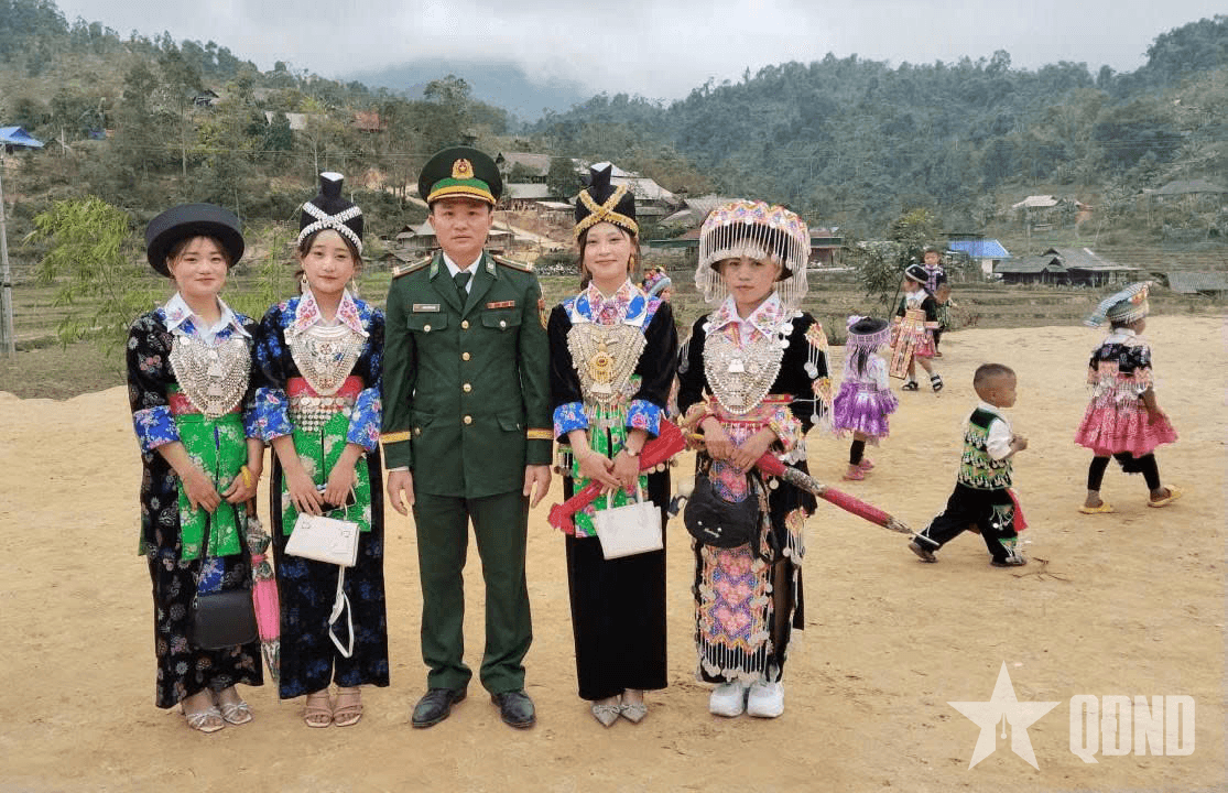 Đón Tết cùng nhân dân bản biên giới
