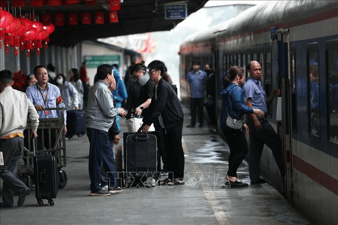 Ngành đường sắt: Hơn 1.800 chuyến tàu dịp Tết, ngăn chặn "cò vé", hàng cấm