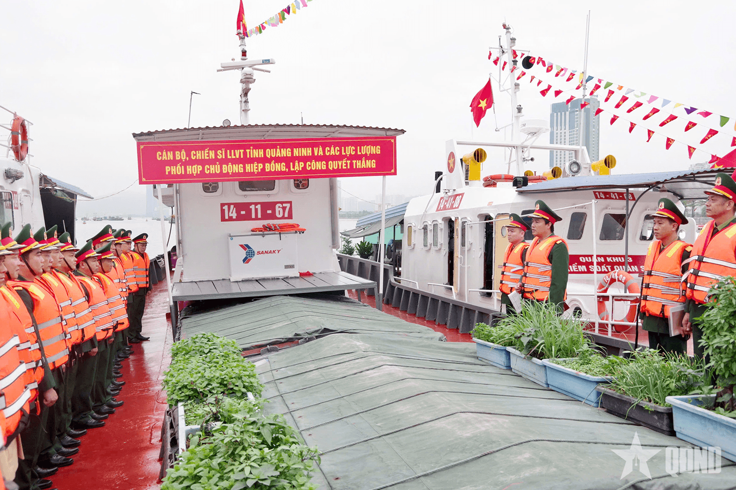 Bộ CHQS tỉnh Quảng Ninh giao nhiệm vụ cho đội liên ngành thường trực cứu hộ, cứu nạn trên Vịnh Hạ Long
