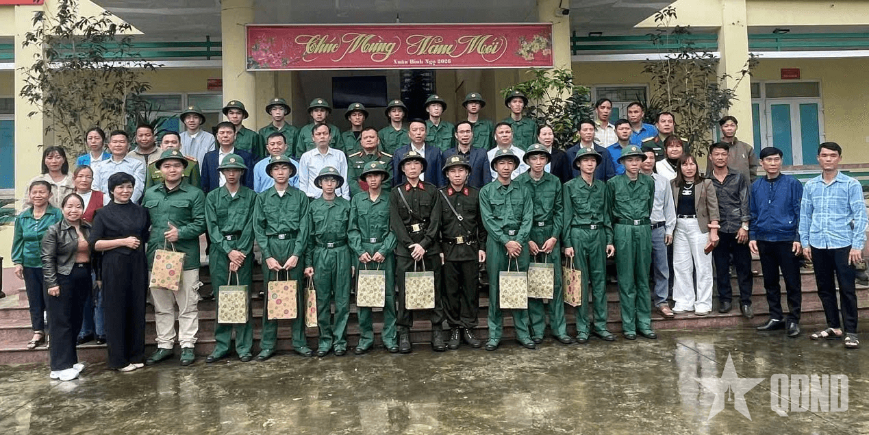 Quân Chu ấm tình hậu phương - Tiễn thanh niên ưu tú lên đường bảo vệ Tổ quốc