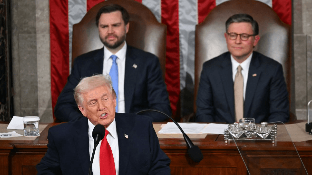 Tổng thống Donald Trump thông báo nhận hơn 80 triệu thùng dầu từ người bạn mới kiêm đối tác Venezuela