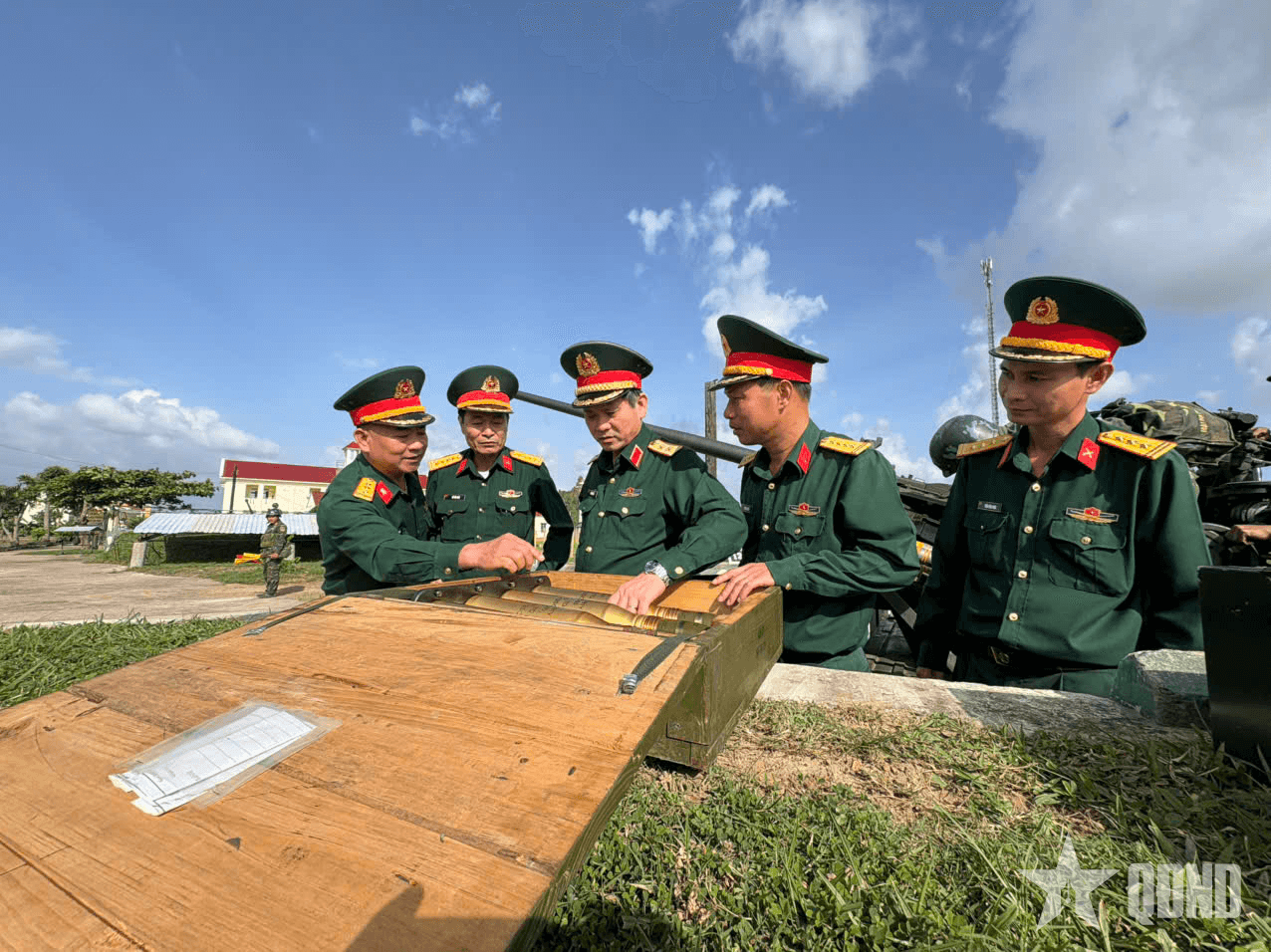 Sắc xuân trên trận địa pháo