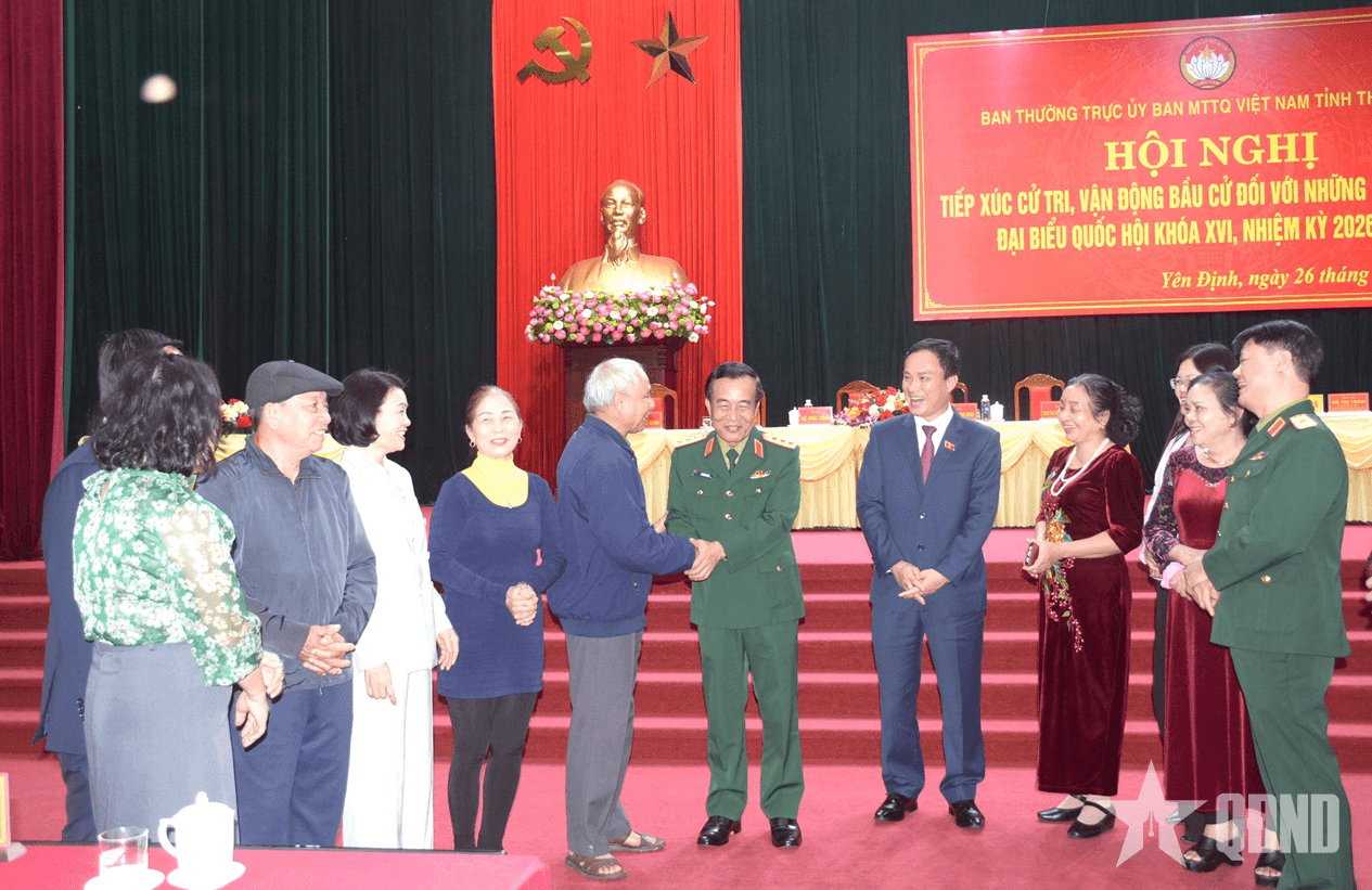 Thượng tướng Lê Đức Thái tiếp xúc cử tri, trình bày chương trình hành động tại Thanh Hóa