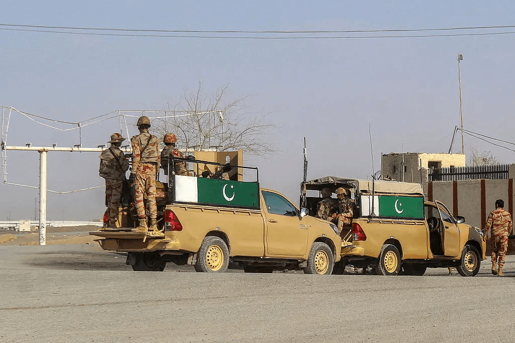 Pakistan tuyên bố chiến tranh công khai, toàn diện với Afghanistan