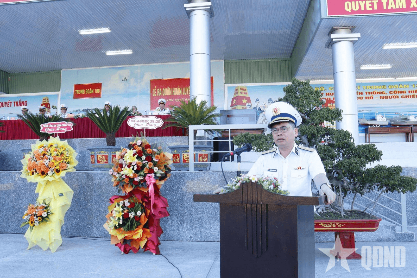 Trung đoàn 196 kết hợp huấn luyện quân sự với giáo dục chính trị