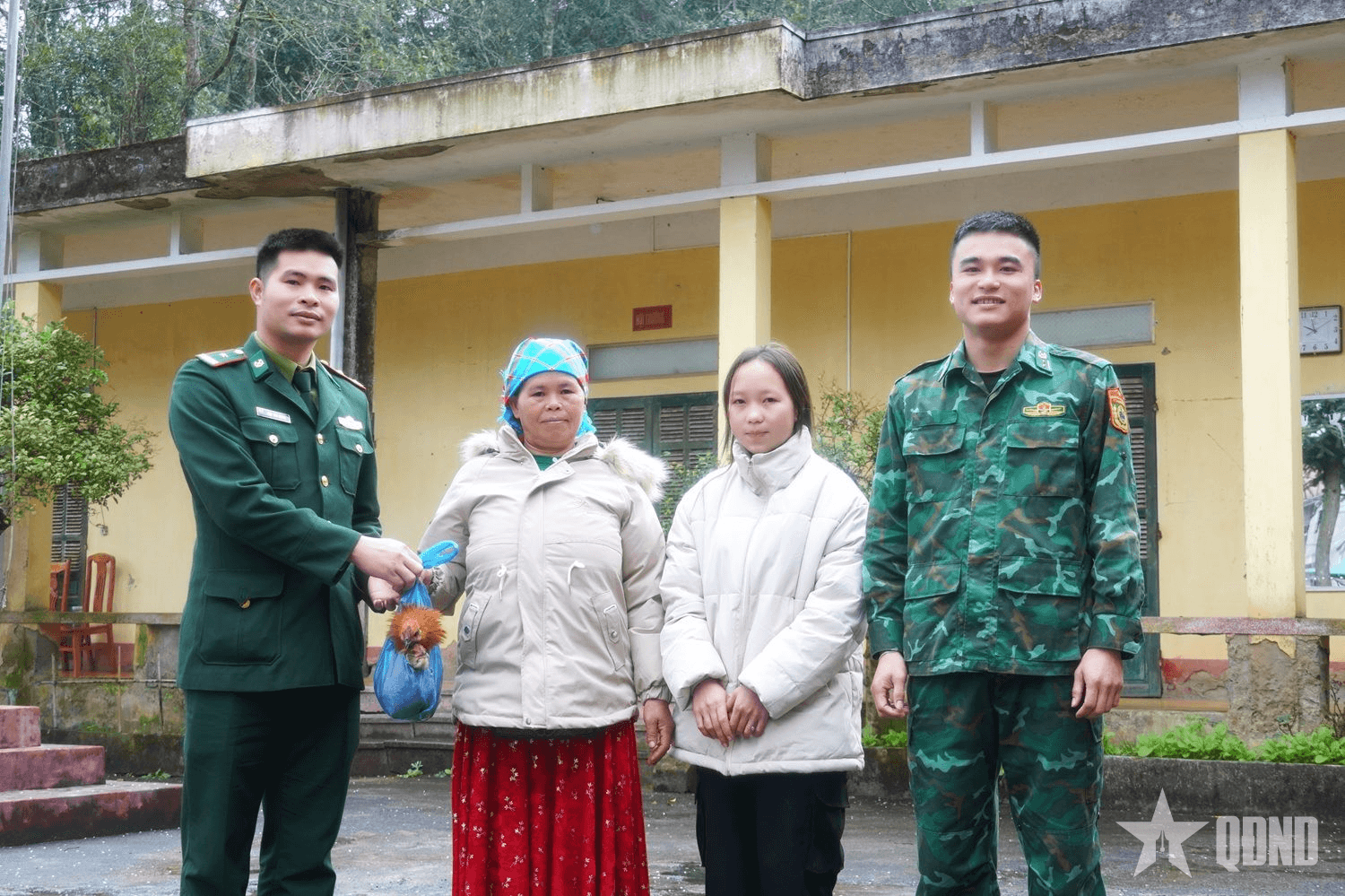 Giữ biên cương từ những điều giản dị