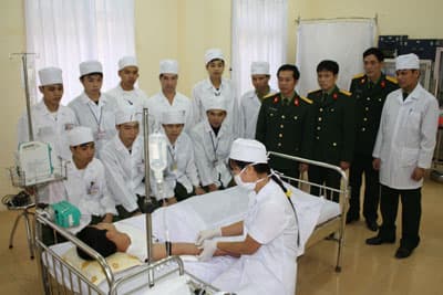 TĂNG VIỆN PHÍ, THÊM  BÍ  NGƯỜI NGHÈO