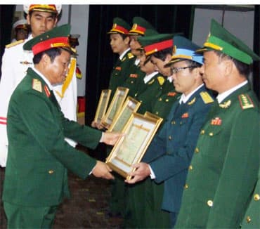 CHĂM LO ĐỘI NGŨ NHÀ GIÁO QUÂN ĐỘI