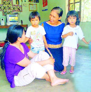 Nữ trưởng thôn đầu tiên ở Kon Tum