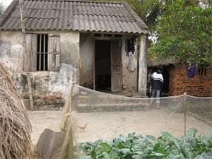 GẦN MÀ XA