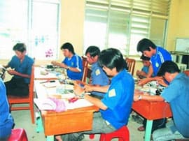 DẠY NGHỀ CHO THANH NIÊN DÂN TỘC THIỂU SỐ