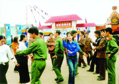 Những lời Bác dạy "Đội Tuyên truyền xung phong" và "Sinh viên cứu quốc"