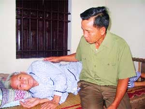 Nhảy lên lô cốt, gọi địch ra hàng