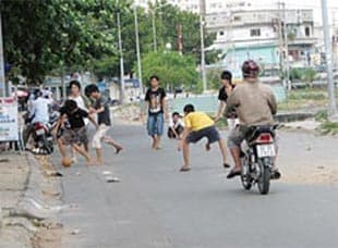LẮNG NGHE TRẺ EM