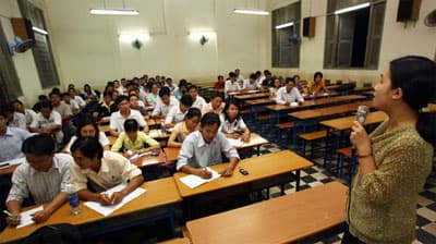 ỨNG XỬ VỚI BẰNG TẠI CHỨC