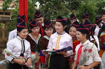 CÙNG NÓI TIẾNG DÂN TỘC VỚI ĐỒNG BÀO